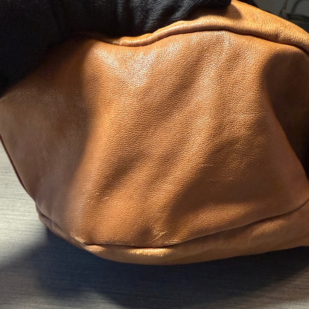 Tory Burch Leather Crossbody/Shoulder Hobo Bag - Picture 9 of 13